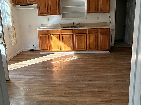 5th image of 366 Brooks Rd