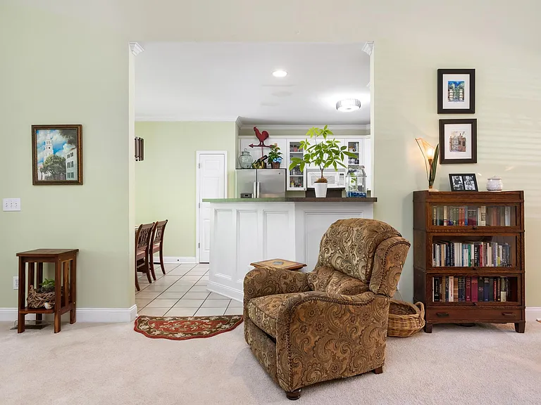 2828 Waterpointe Cir — Photo 18