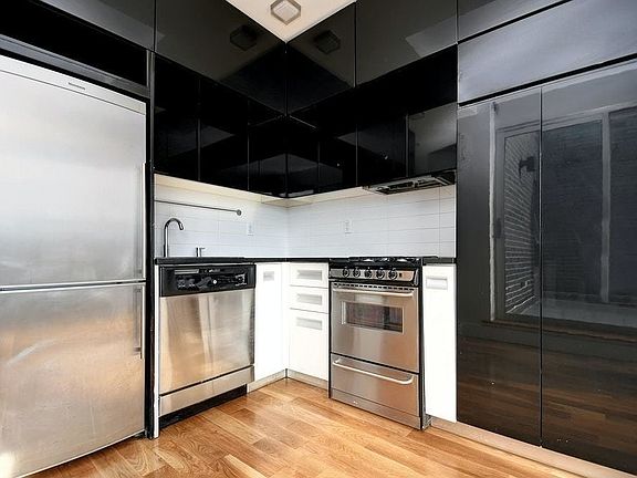 3rd image of 109 Grand Ave #5A