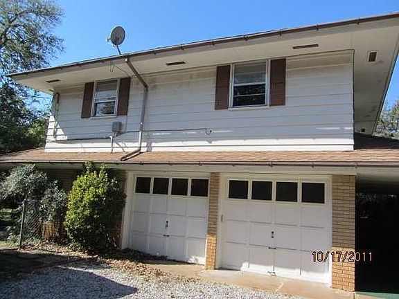 2nd image of 4710 NE 33rd St