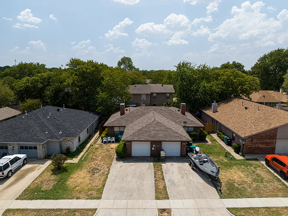 321 Gardenview St