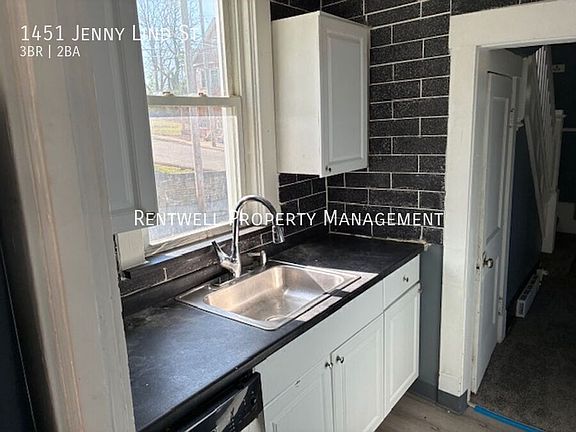 2nd image of 1451 Jenny Lind St