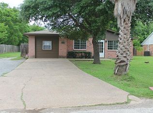 404 Park Hill Dr, Madisonville, TX 77864