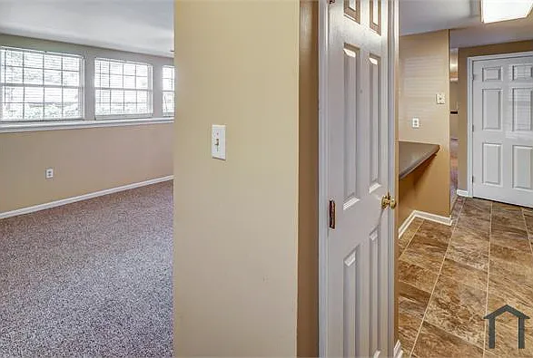 7600 Roscommon Ct #4 — Photo 3