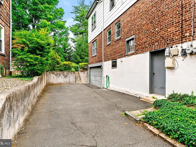 96 Linden Ln #1 — Photo 28