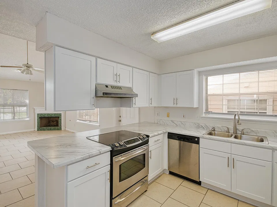 3464 Daylily Ln