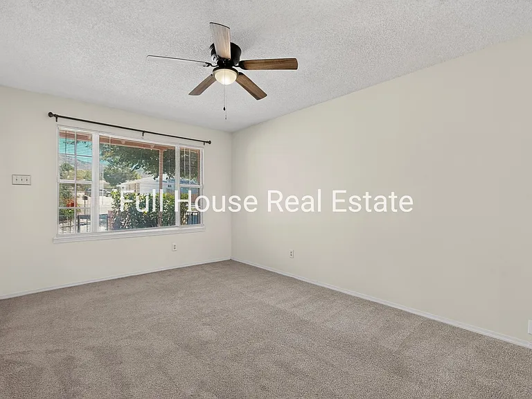 2309 Saturn Pl NE — Photo 8