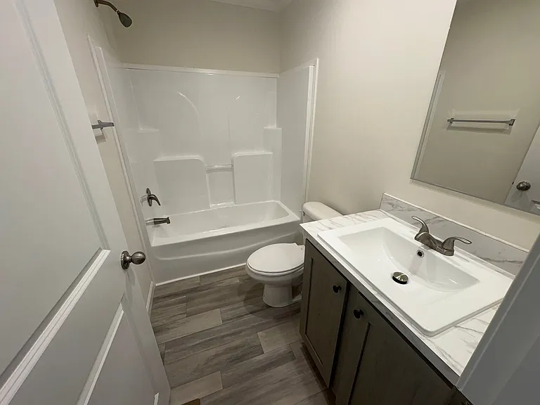 Oakwood Forest — Photo 18