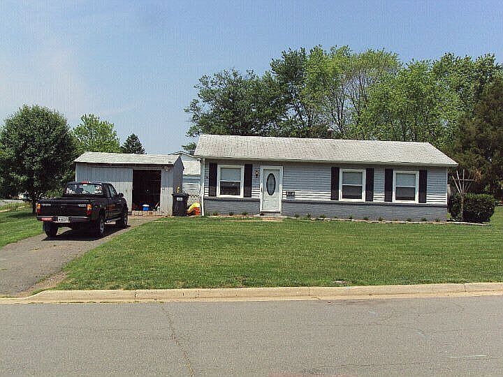 Old pic of the front of the house.