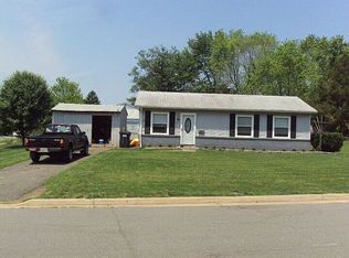 101 N Sycamore Rd, Sterling, VA 20164