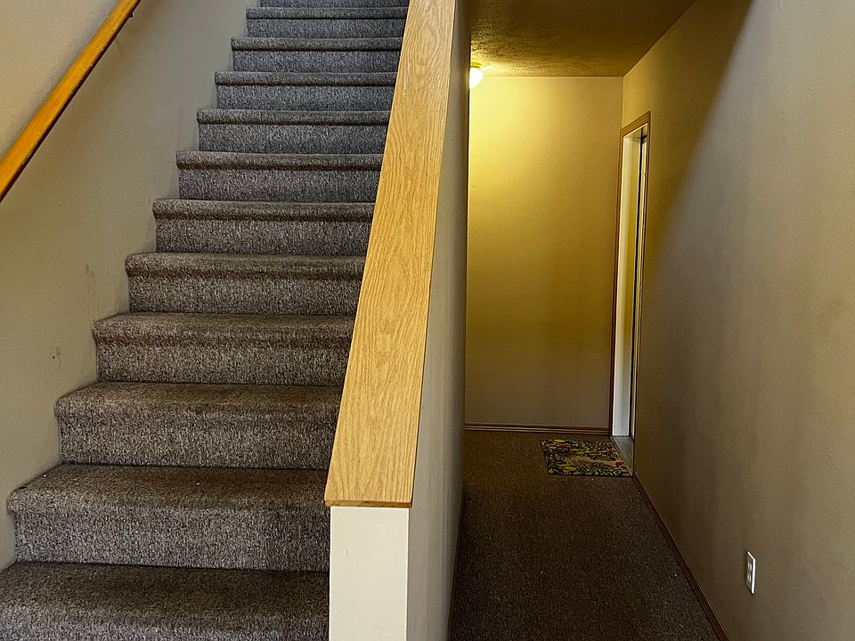 Main Hall / Stairs