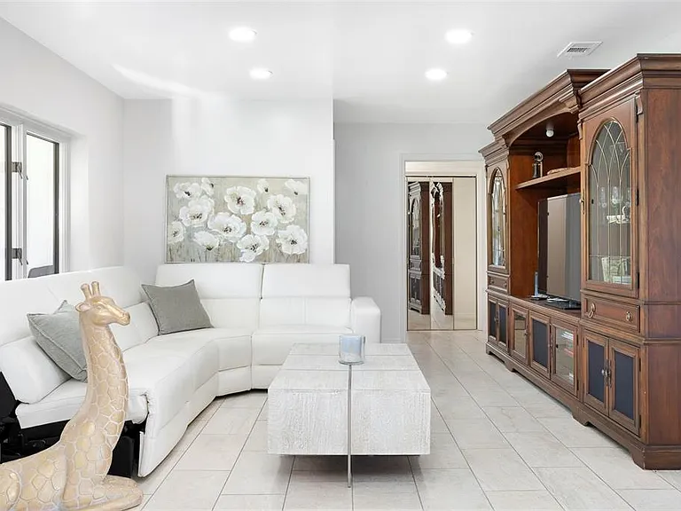 2710 Hibiscus Dr W — Photo 30