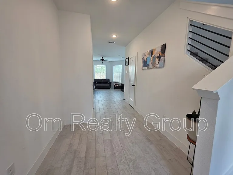 18710 Colorado River Ln — Photo 5