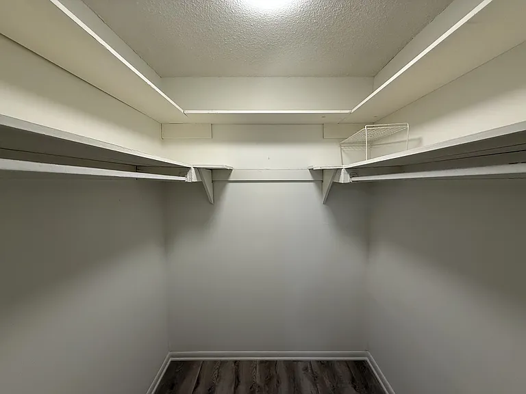 7325 Cardigan Cir — Photo 16