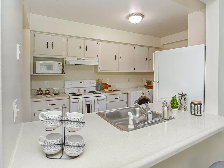 The Landings Apartment Homes — Photo 8