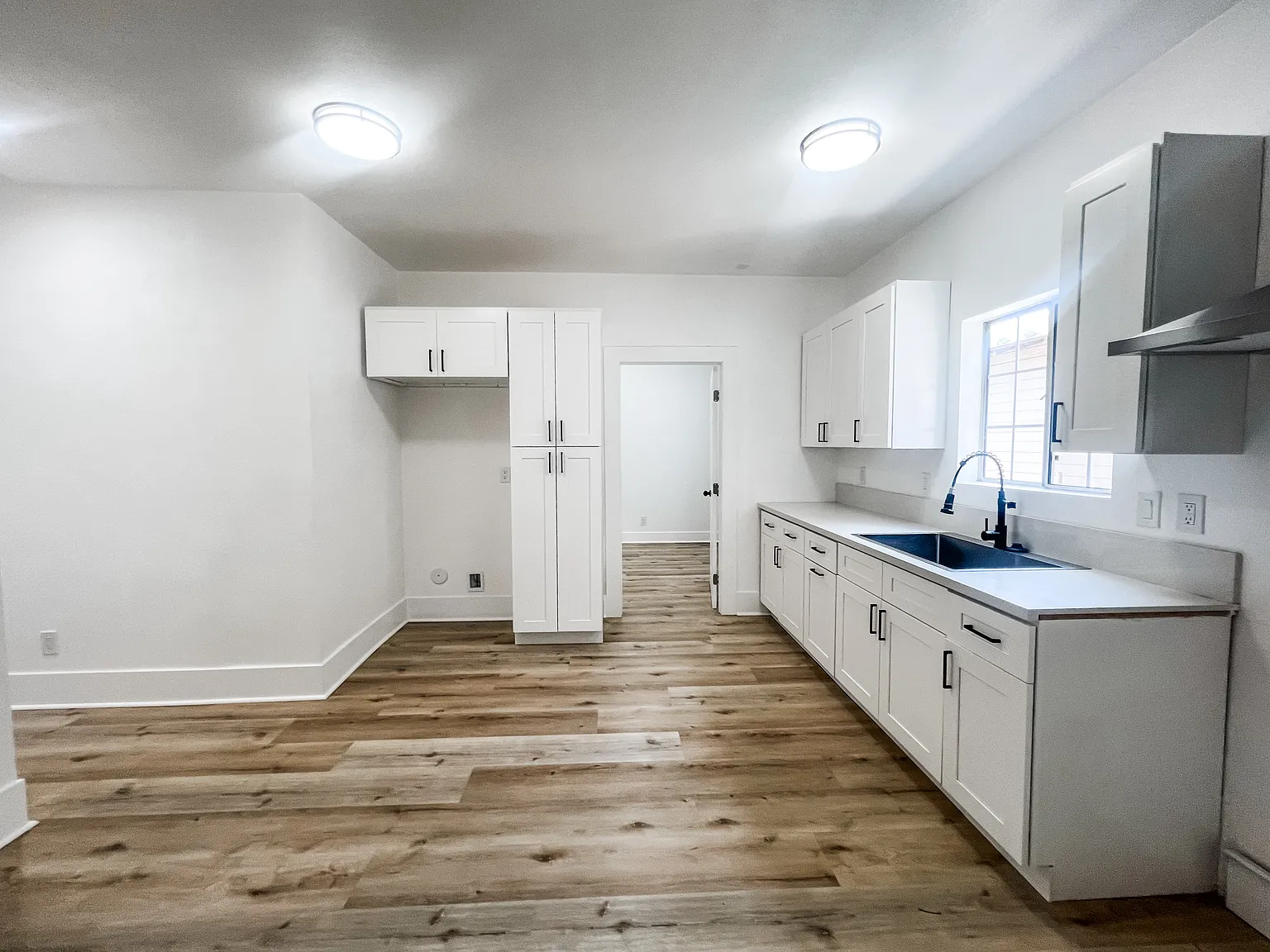 3 bed, 1.5 bath, 1438 sqft, $3,800 — Photo 3