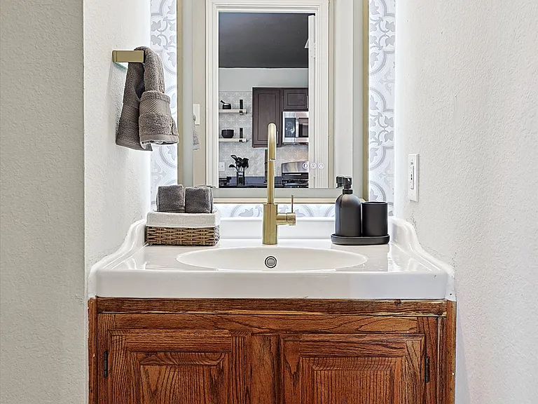 708 Azalea Dr — Photo 33