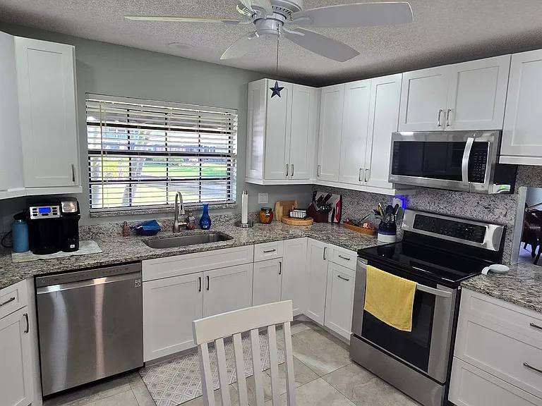 9595 Halyards Ct #11 — Photo 6