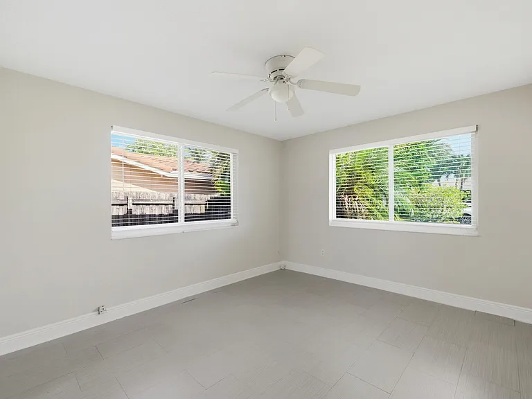 2685 SE 6th St — Photo 24