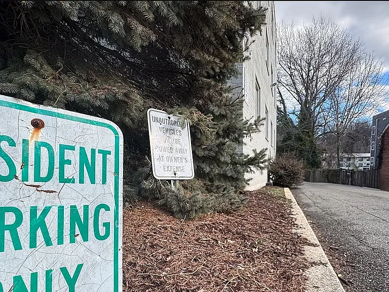 Delton Apartments — Photo 14
