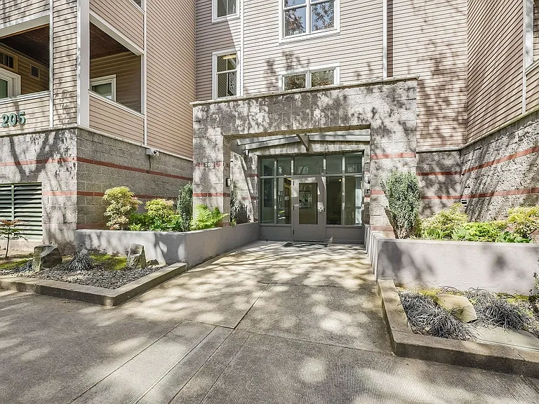 205 SW Montgomery St #204 — Photo 32