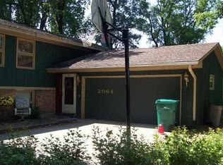 2064 Lamplight Dr, Woodbury, MN 55125