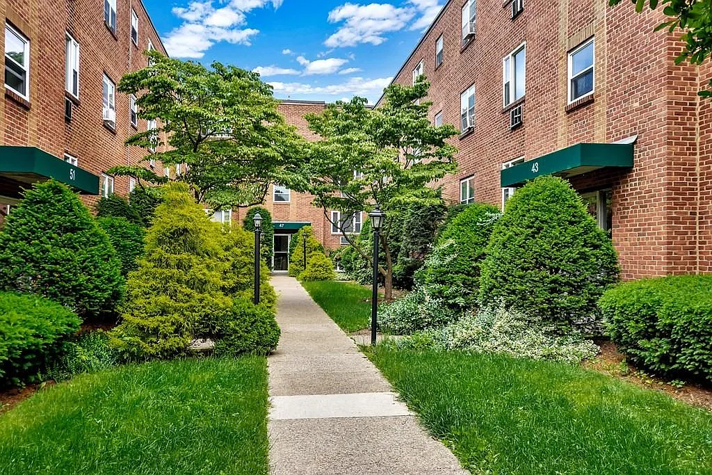 2 bed, 760 sqft, $3,200 — Photo 1