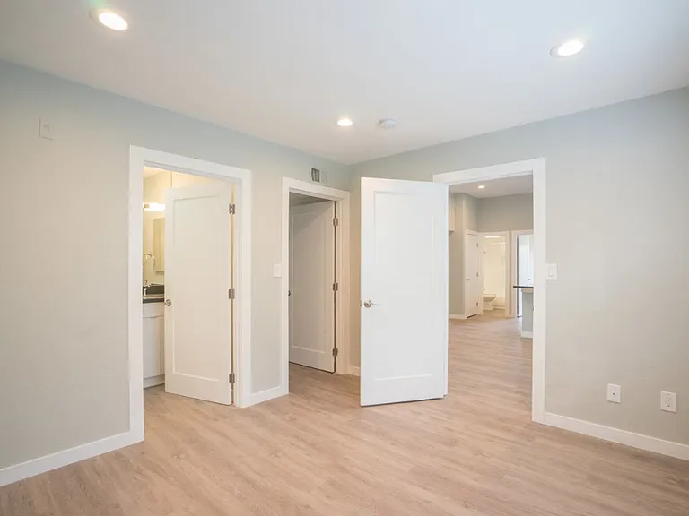 3426 W 1st St — Photo 15