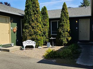 1232 W Harbeck Rd, Grants Pass, OR 97527