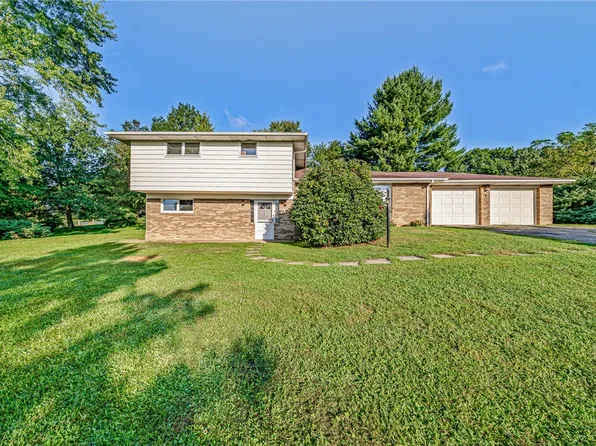 4 Scenery Hill Dr, Greensburg, PA 15601