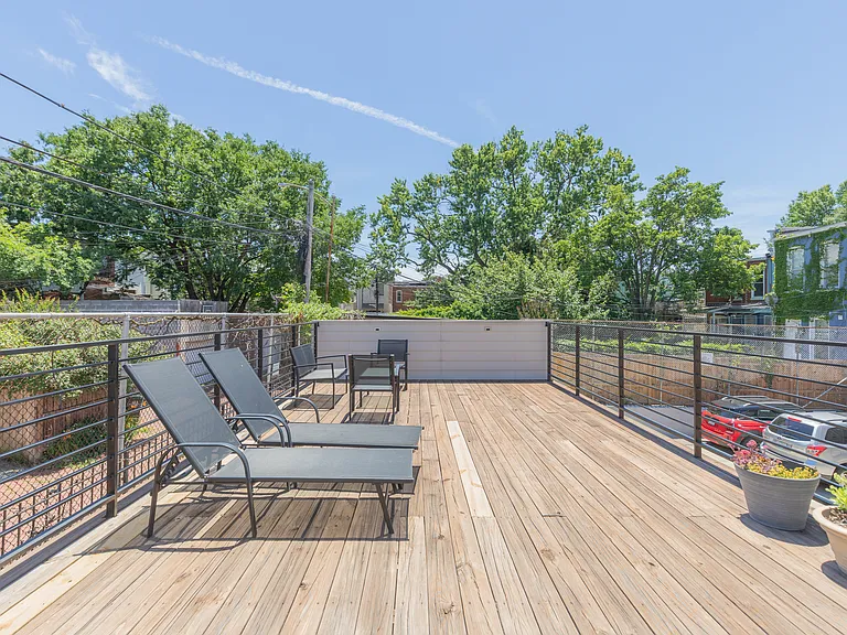 901 D St NE #1 — Photo 44