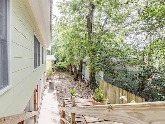4th image of 1922 S Meridian St