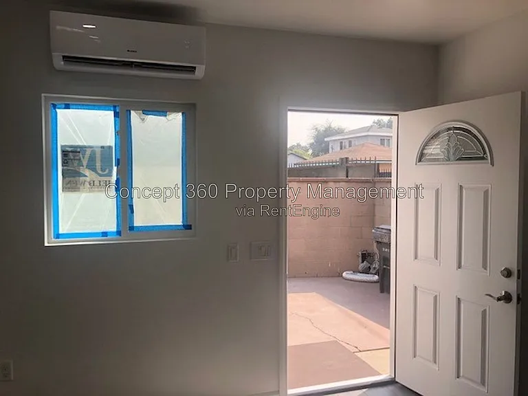 110 E Scott St — Photo 14