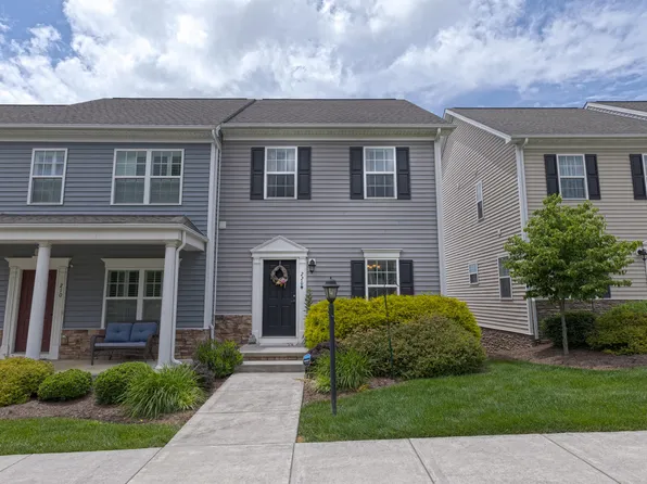 220 Phoenix Blvd NW, Christiansburg, VA 24073