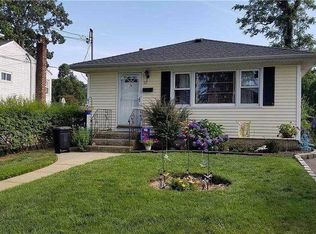 12 Argonne Pl, Massapequa, NY 11758