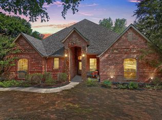 129 N Natural Spring Ln, Azle, TX 76020