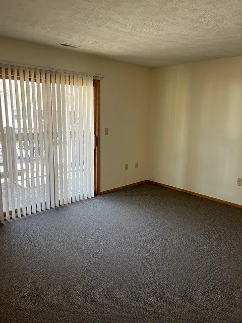 4433 F St — Photo 2
