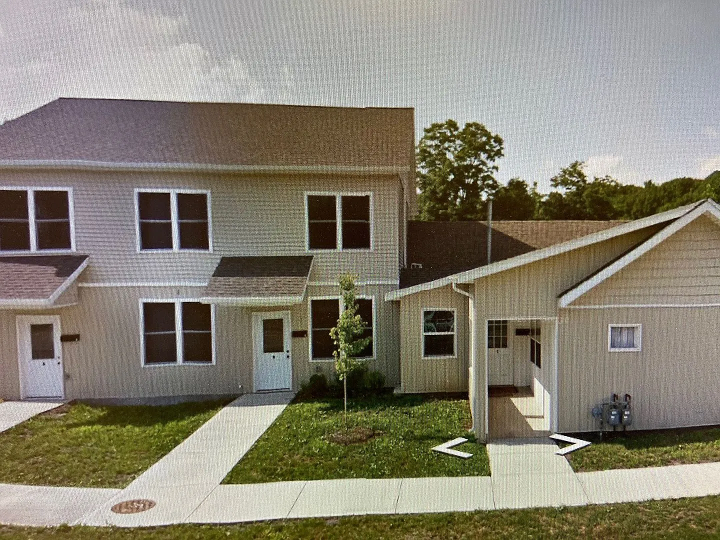 902 Dryden Rd — Photo 1