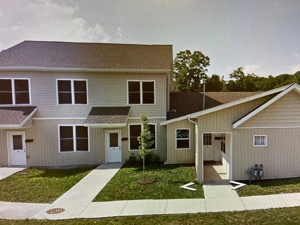 902 Dryden Rd