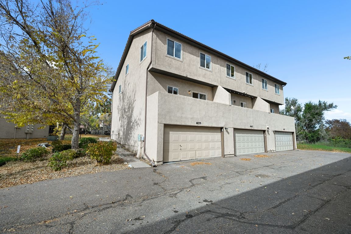 next background image