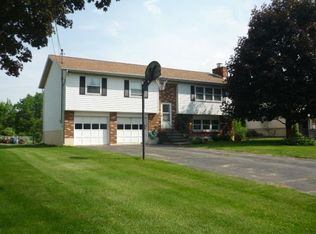 35 Tanners Ln, Rensselaer, NY 12144