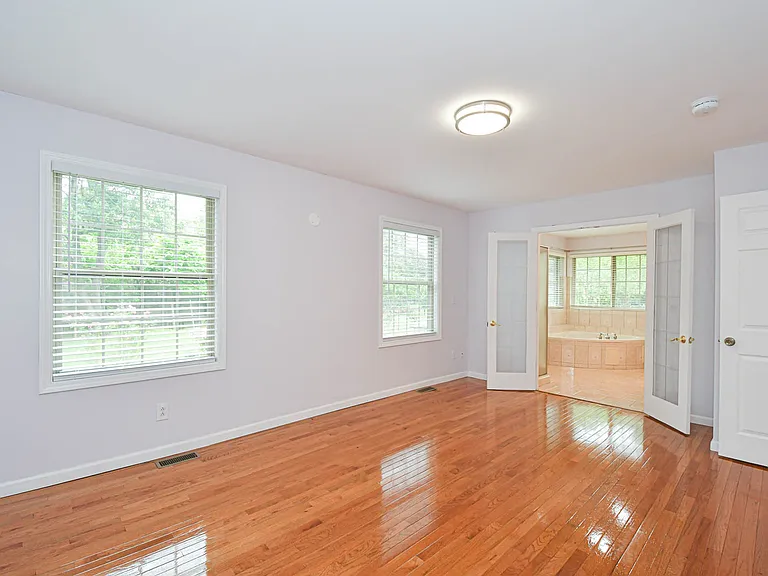 819 Renee Ln — Photo 15