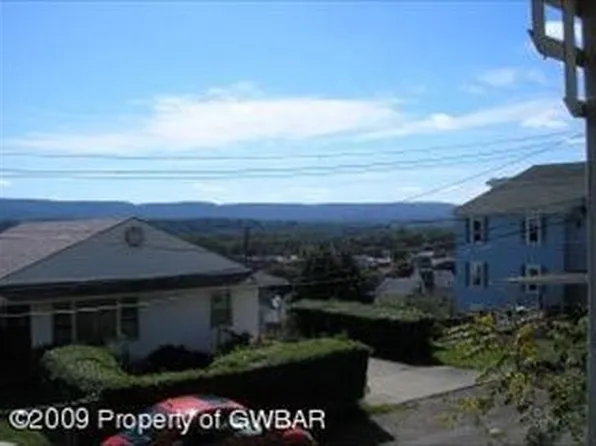 43 Cambria St, Plymouth, PA 18651
