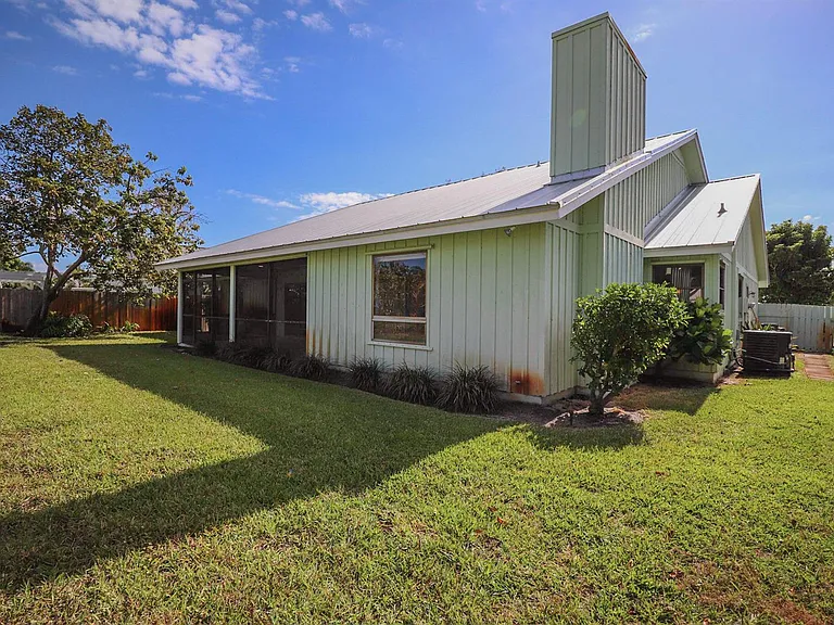 65 Pinehill Trl W — Photo 27