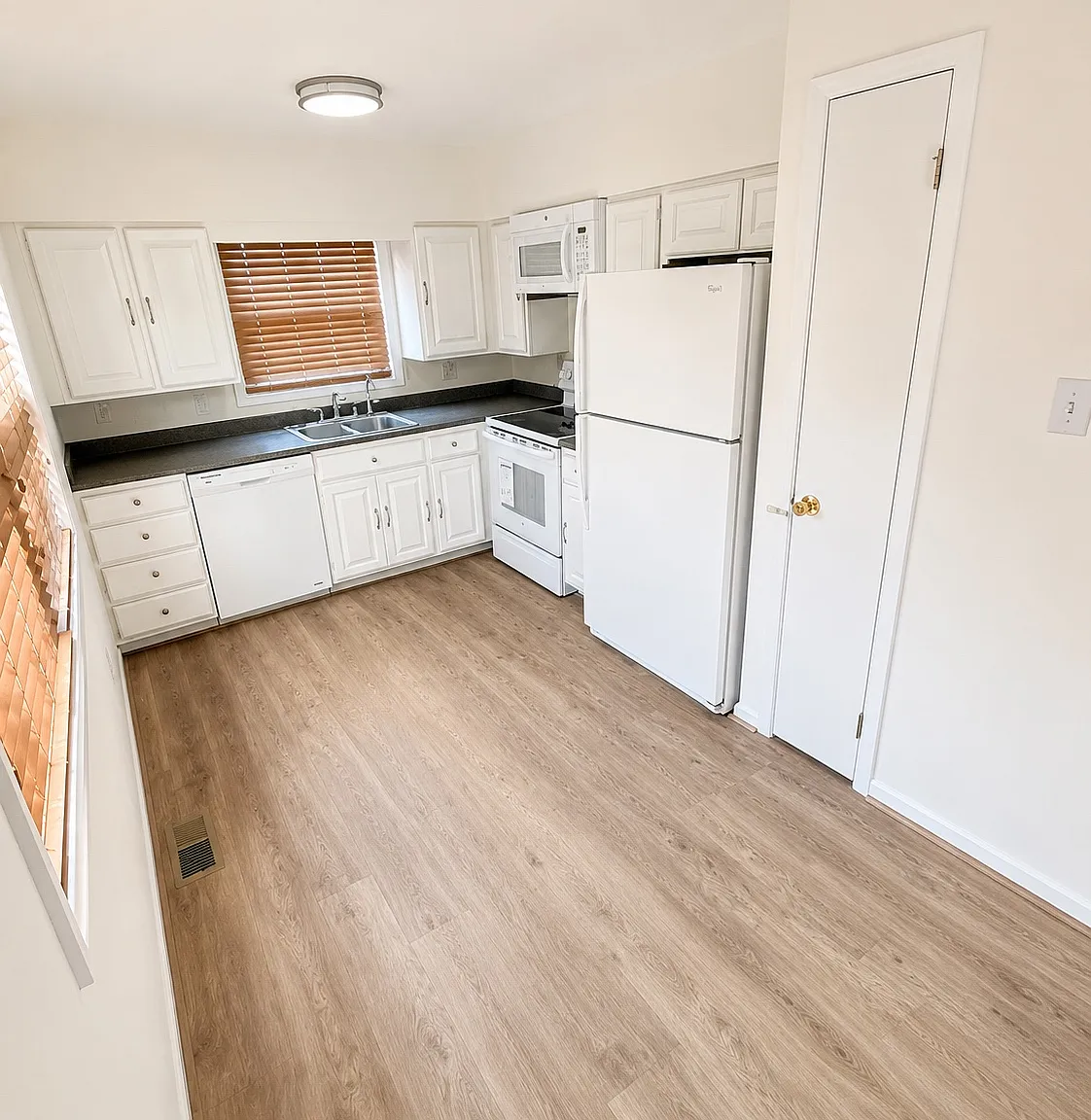 1 bed, 950 sqft, $1,850 — Photo 2