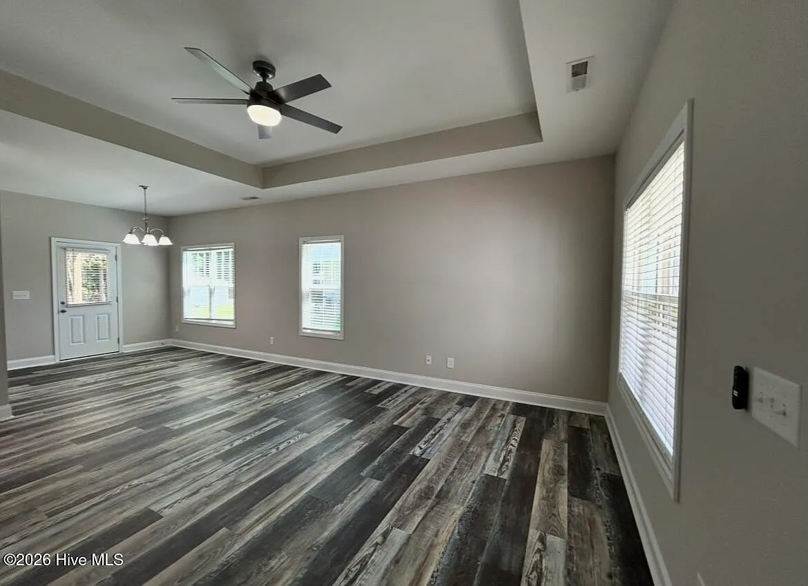 3 bed, 2.0 bath, 1503 sqft, $2,100 — Photo 2