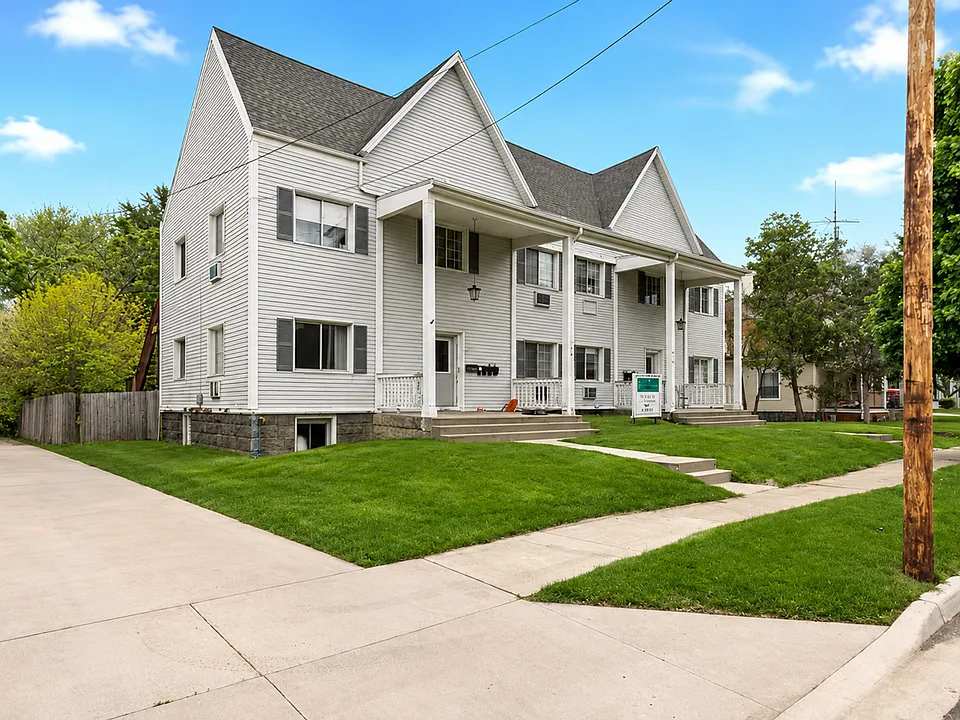 Colonial Manor Apartments