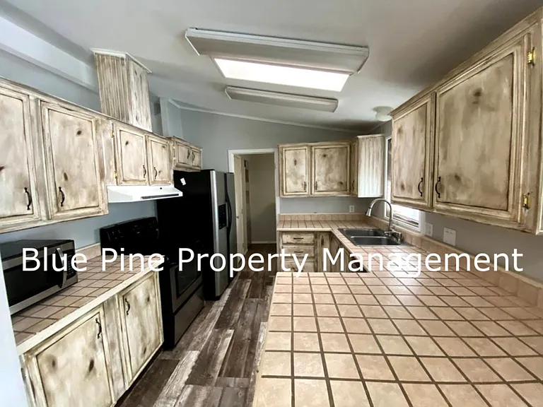 705 Eve Dr — Photo 2