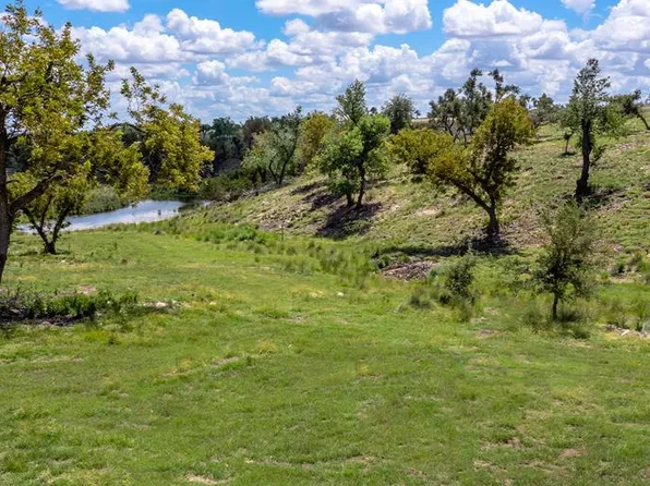 846 Hagee Dr, Fredericksburg, TX 78624