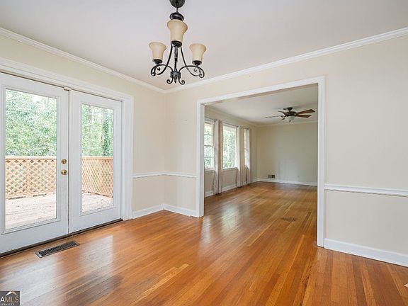 3rd image of 5860 Greenbrier Rd